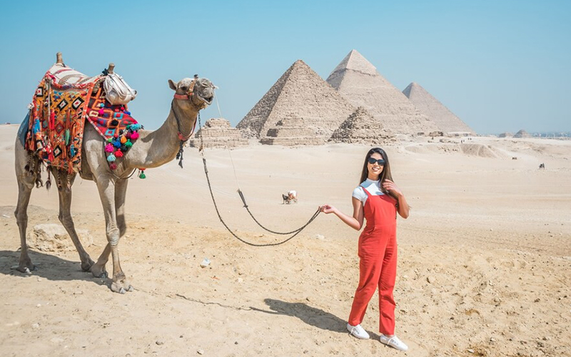 CAMEL RIDE AROUND THE PYRAMIDS OF GIZA